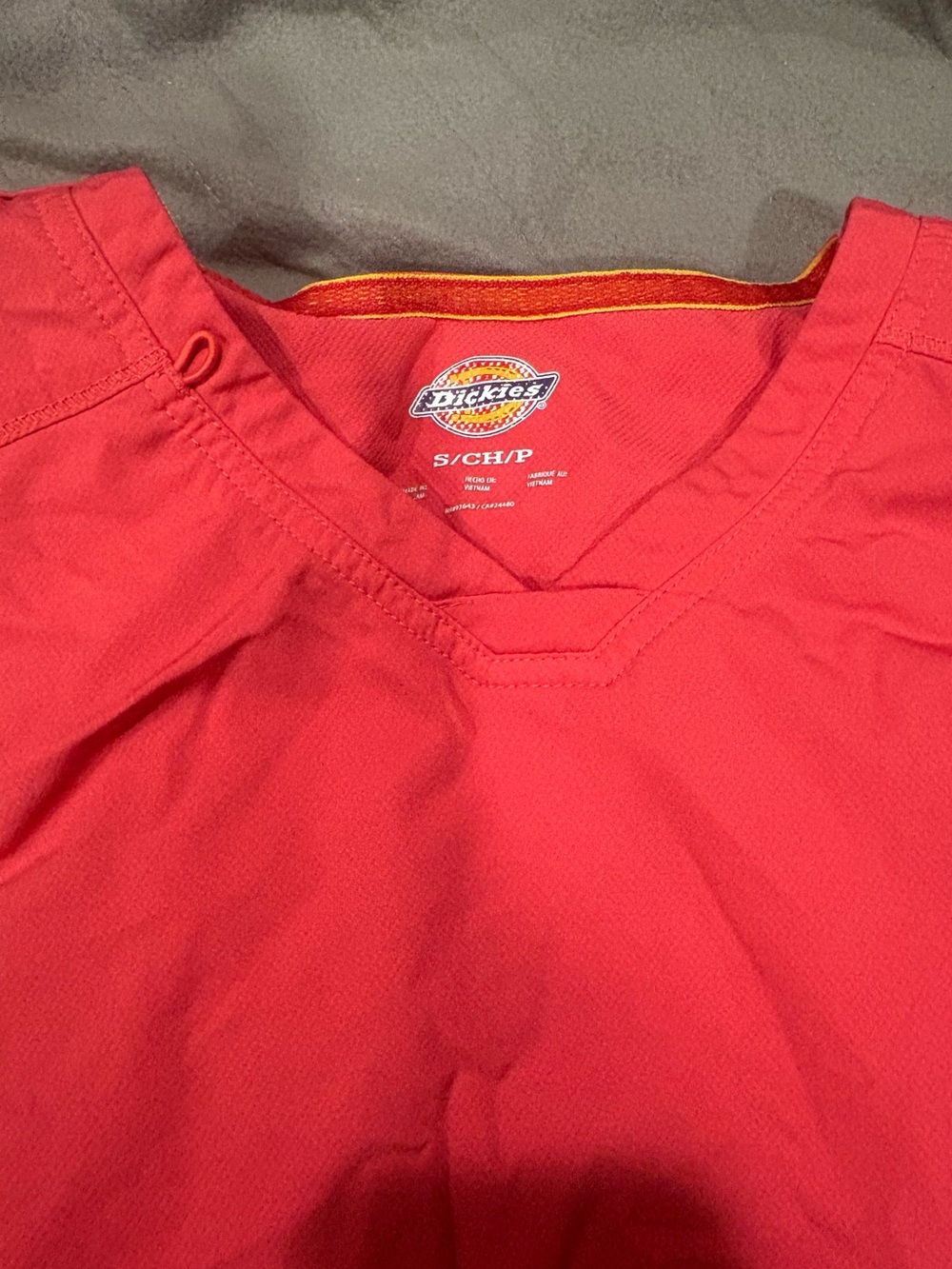 Dickies women pink scrub top with pockets